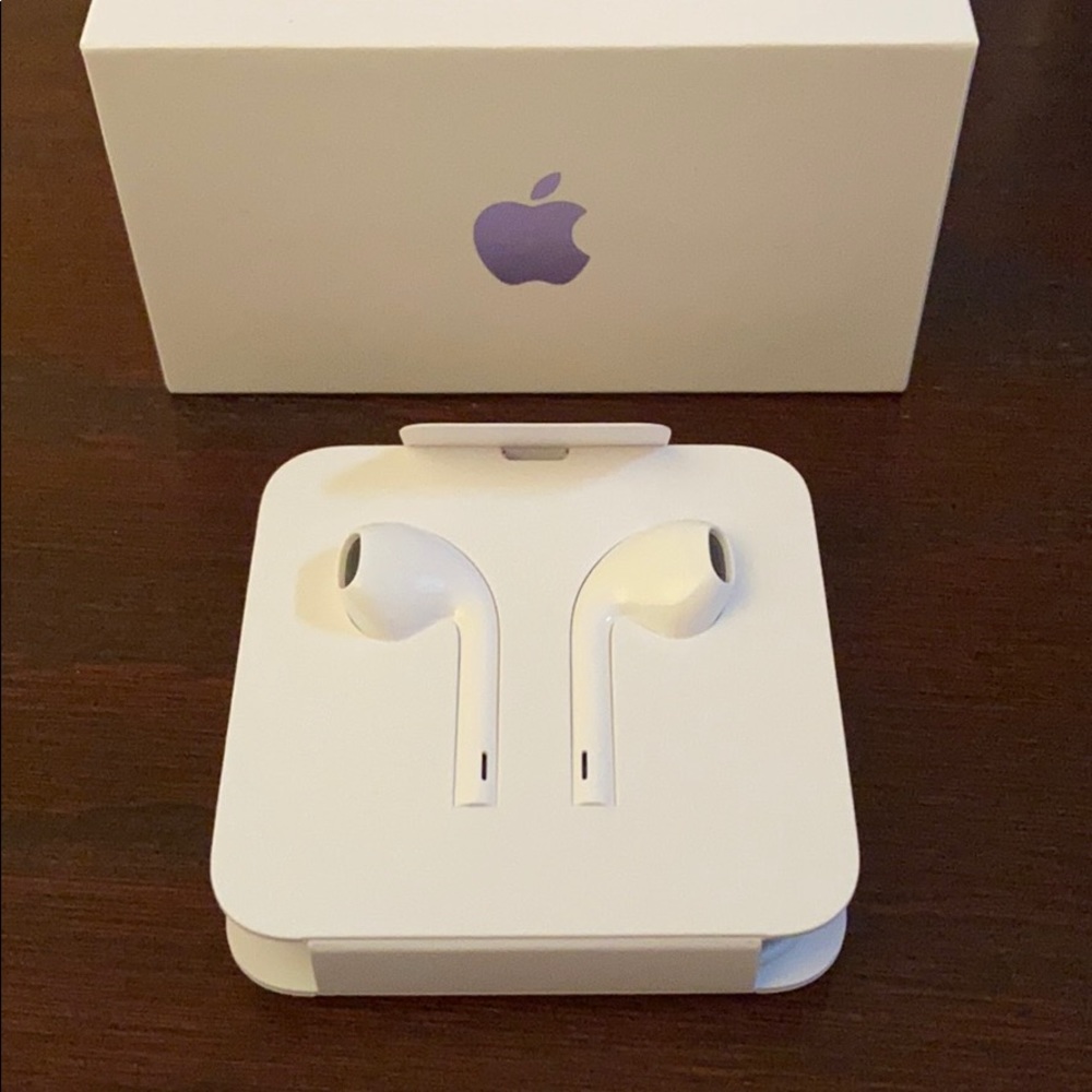 NWT Apple EarPods